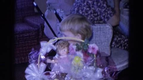 1969: Family Gathering with Easter Baskets Given to Kids in Fort Wayne, Indiana Vídeos de archivo 67444149