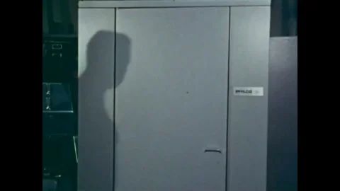 1970 - A memory drum with millions of addresses stored is used to automatically 動画素材 83060602