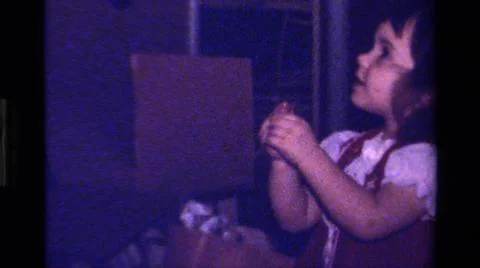 1979:CALIFORNIA USA. Keep Off The Sharp Objects When The Children Is Around 库存照片