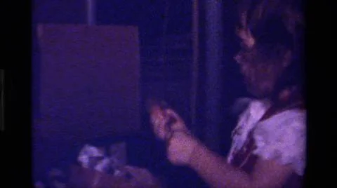 1979:CALIFORNIA USA. Keep Off The Sharp Objects When The Children Is Around 库存照片