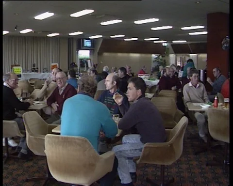 1980's AUSTRALIAN BAR PUB OR CLUB / RESTAURANT (ARCHIVE FOOTAGE) 스톡 동영상 117332053