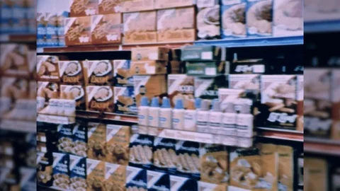 1980s SUPERMARKET Products on Grocery Store Shelves Cans Vintage Old Film Movie Vídeo Stock 88229783