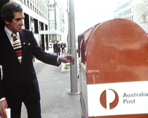 1981: AUSTRALIA POST / LETTERBOX / MAIL Stock-Footage 98766645