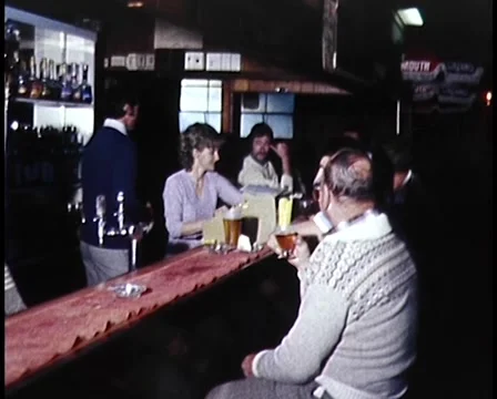 1982: Australian Bar / Pub / Alcohol Drinking Vídeos de archivo 45269546