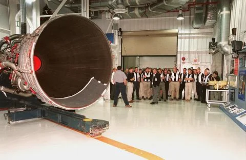The 1998 astronaut candidate class (group 17) gather in the Space Shuttle M.. 스톡 사진