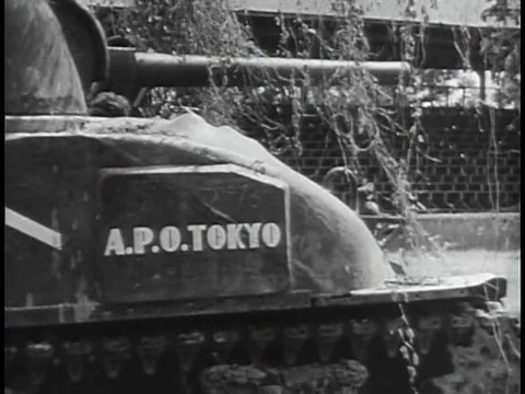 The 1st Cavalry Division arrives first in Tokyo and parades through the city inƒ Vídeos de archivo 75296855