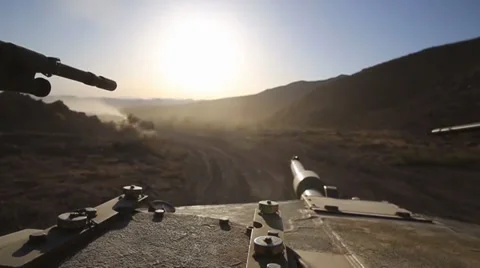 1st Tank Bn. blasts through Exercise Desert Scimitar 2014 動画素材 38915796