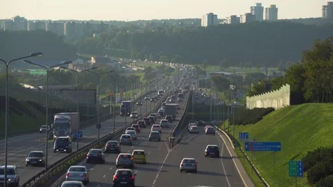 1traffic 4k Evening traffic in the big city Stock Footage