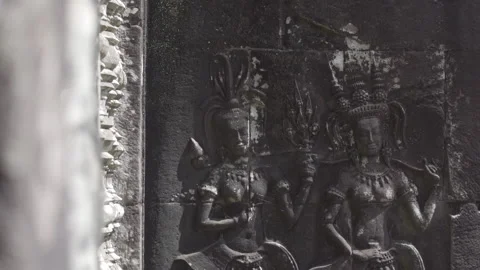2 apsaras wall sculptures dolly right Видео 226874031
