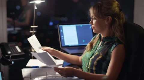 2 Businesswoman Working Late At Night With Tablet In Office Video stock 59335817