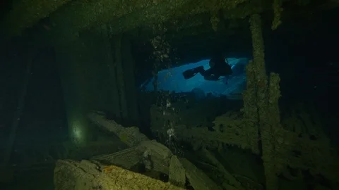 2 divers in the hold of the shipwreck Thistlegorm, Red Sea, Egypt Stock-Footage 105456517