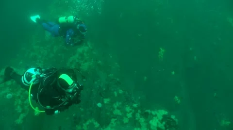 2 divers irl 스톡 동영상 12469755