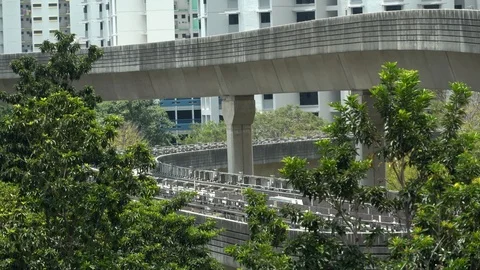 2 Driverless Light Rail Train Видео 127362586