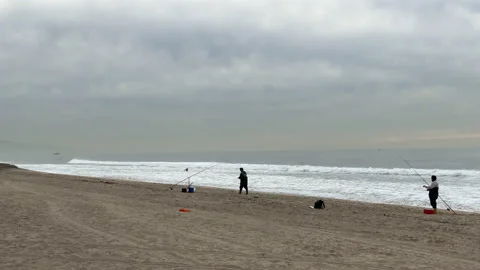 2 fishers 2 surfers Video stock 144576530
