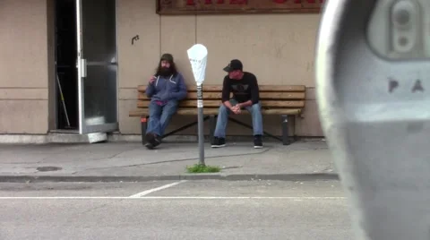 2 guys smoking on bench 動画素材 52701463