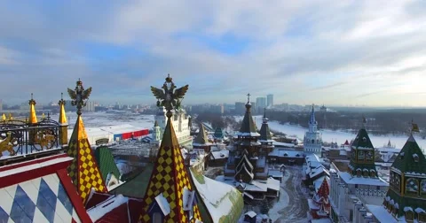 2 headed eagle at the top of colorful roof of edifice of Izmaylovo Kremlin. Stock Footage 65145547