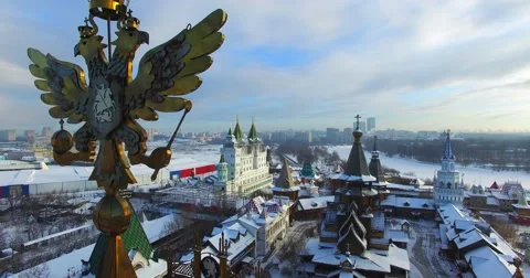 2 headed eagle at the top of colorful roof of edifice of Izmaylovo Kremlin. Stock Footage 65145593