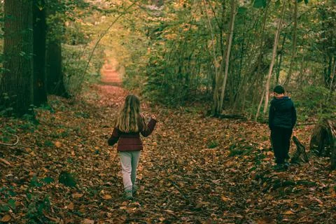 2 kids in forest Stock Photos