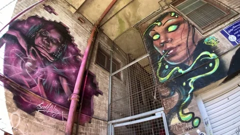 2 Ladies graffiti Stock Footage