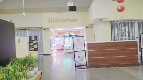 2 May 2024 Los Angeles, California - Walking Ralphs Grocery Retailer Store Stockbeeldmateriaal 307356653