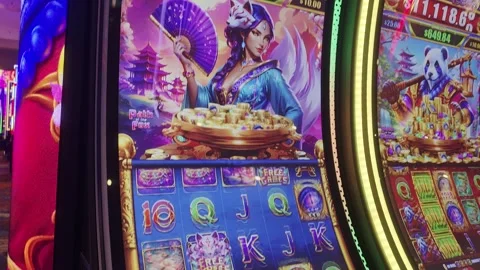 2 May 2024 Los Angeles, California - Slot Casino Gambling Games Playing Vidéo 319919620