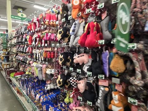 2 May 2026 Long Beach, California - Walking Inside of Grocery Retailer Store 库存照片