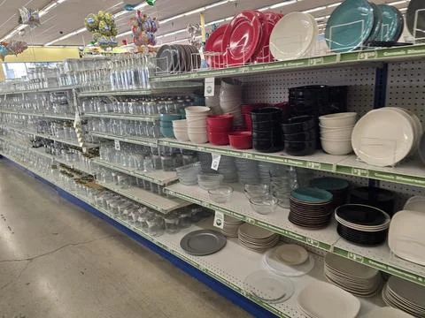 2 May 2026 Long Beach, California - Walking Inside of Grocery Retailer Store 库存照片