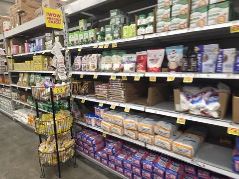 2 May 2026 Long Beach, California - Walking Inside of Grocery Retailer Store 写真素材