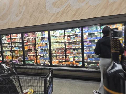 2 May 2026 Long Beach, California - Walking Inside of Grocery Retailer Store Fotos Stock