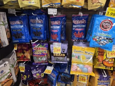 2 May 2026 Long Beach, California - Walking Inside of Grocery Retailer Store 库存照片