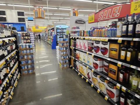 2 May 2026 Long Beach, California - Walking Inside of Grocery Retailer Store Fotos Stock