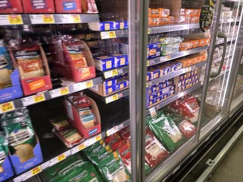 2 May 2026 Long Beach, California - Walking Inside of Grocery Retailer Store Fotos Stock