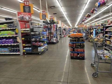 2 May 2026 Long Beach, California - Walking Inside of Grocery Retailer Store Fotos Stock