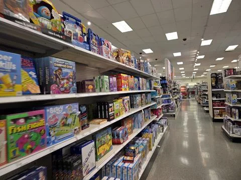 2 May 2026 Long Beach, California - Walking Inside of Grocery Retailer Store Fotos Stock