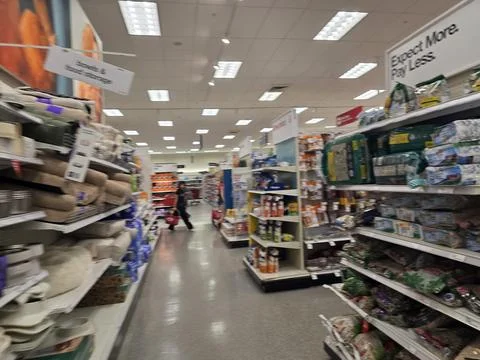 2 May 2026 Long Beach, California - Walking Inside of Grocery Retailer Store Fotos Stock