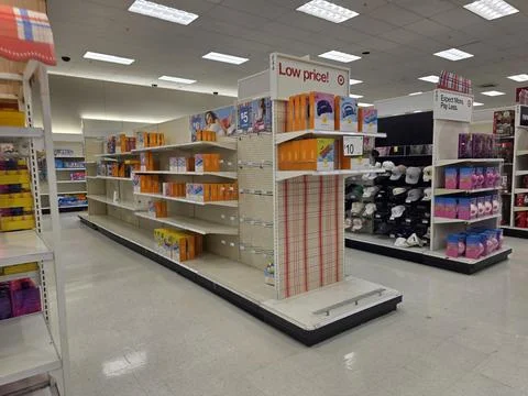 2 May 2026 Long Beach, California - Walking Inside of Grocery Retailer Store 库存照片