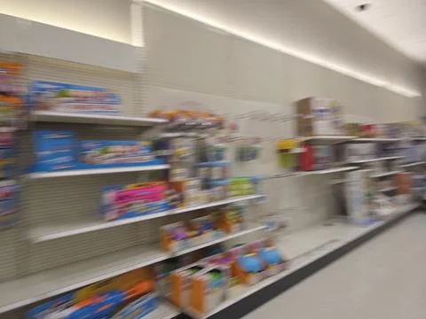 2 May 2026 Long Beach, California - Walking Inside of Grocery Retailer Store Fotos de archivo