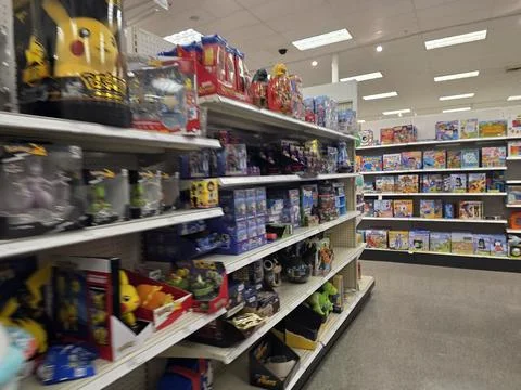 2 May 2026 Long Beach, California - Walking Inside of Grocery Retailer Store Fotos Stock