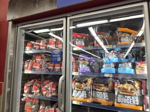 2 May 2026 Long Beach, California - Walking Inside of Grocery Retailer Store 库存照片