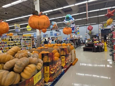 2 May 2026 Long Beach, California - Walking Inside of Grocery Retailer Store Stock Photos