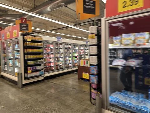 2 May 2026 Long Beach, California - Walking Inside of Grocery Retailer Store Fotos Stock