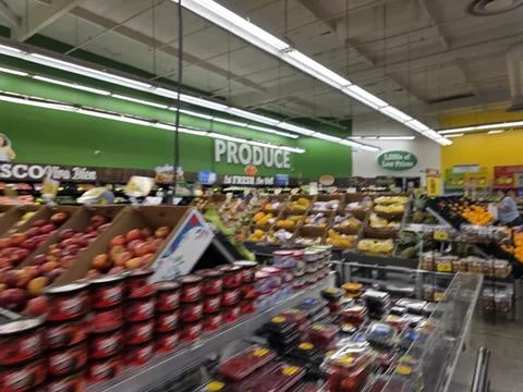 2 May 2026 Long Beach, California - Walking Inside of Grocery Retailer Store Fotos Stock