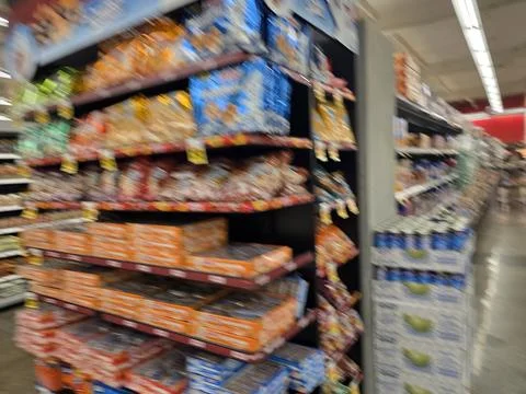 2 May 2026 Long Beach, California - Walking Inside of Grocery Retailer Store Fotos Stock