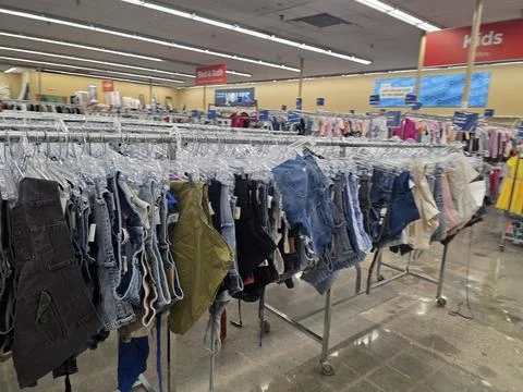 2 May 2026 Long Beach, California - Walking Inside of Grocery Retailer Store 写真素材