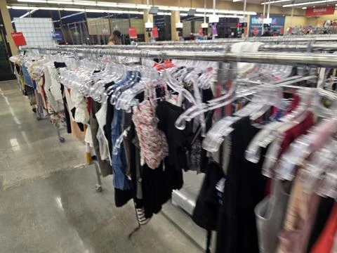 2 May 2026 Long Beach, California - Walking Inside of Grocery Retailer Store 스톡 사진