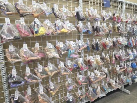 2 May 2026 Long Beach, California - Walking Inside of Grocery Retailer Store Stockfoto's