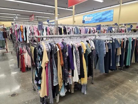 2 May 2026 Long Beach, California - Walking Inside of Grocery Retailer Store Fotos Stock