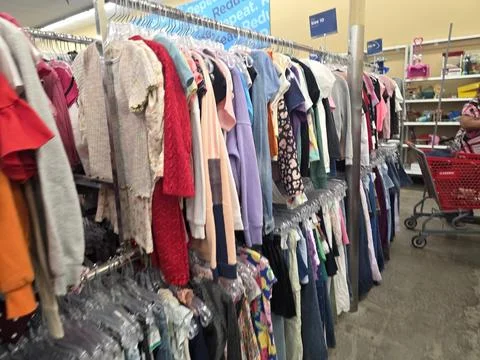 2 May 2026 Long Beach, California - Walking Inside of Grocery Retailer Store Fotos de archivo