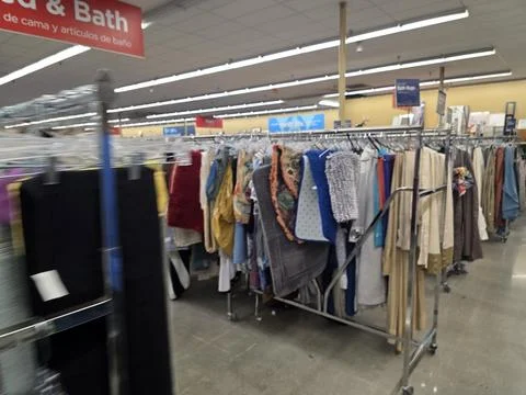 2 May 2026 Long Beach, California - Walking Inside of Grocery Retailer Store Fotos Stock