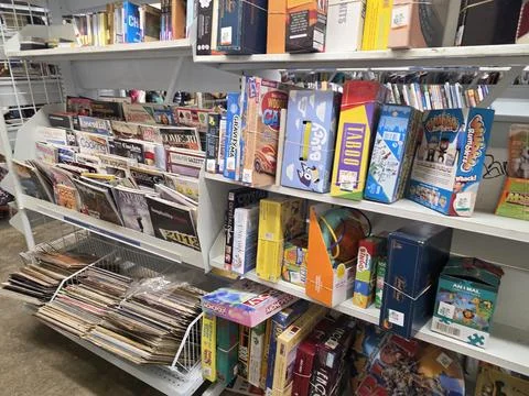 2 May 2026 Long Beach, California - Walking Inside of Grocery Retailer Store Fotos Stock